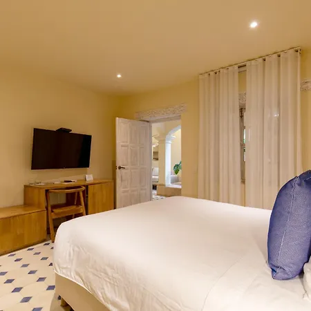 B Haus Hotel 4*