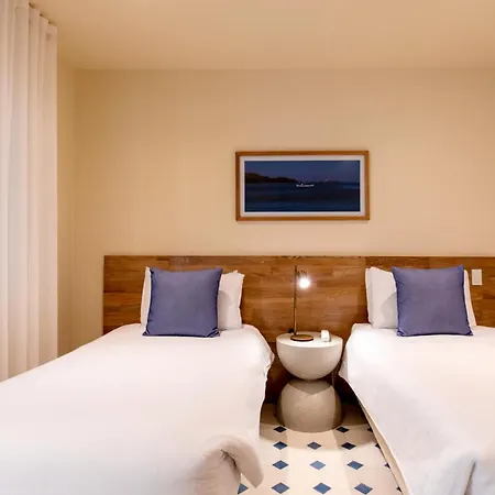 B Haus Hotel 4*