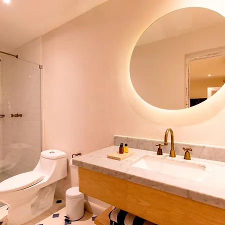 B Haus Hotel 4*